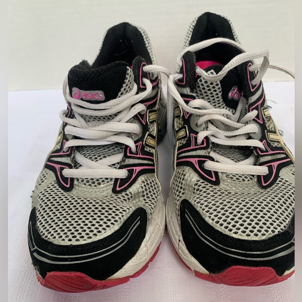ASICS |  Women’s Running Shoes Sz 39.5 Sz 8
